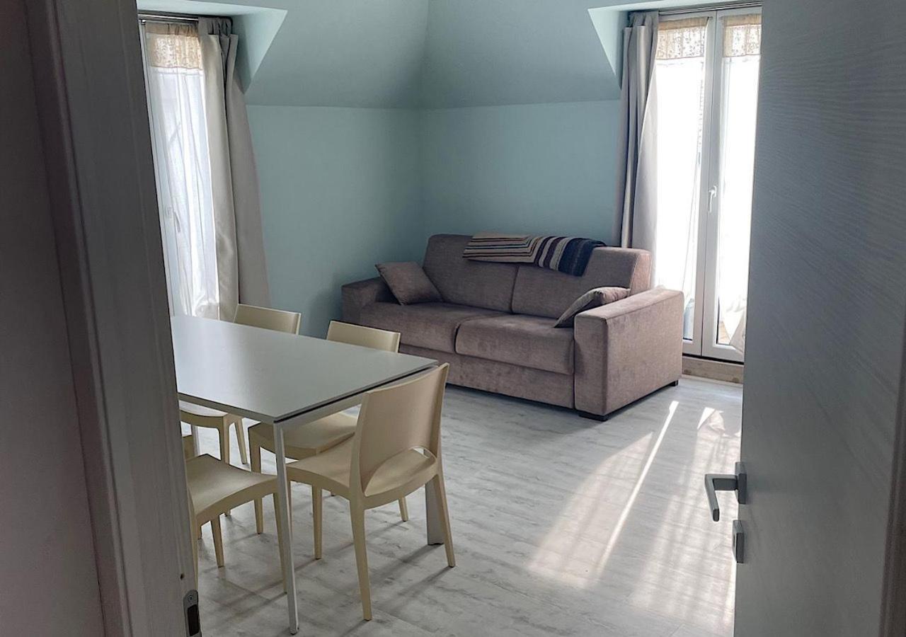 La Magnolia Apartaments IV Tulip Ντεζεντσάνο ντελ Γκάρντα Εξωτερικό φωτογραφία